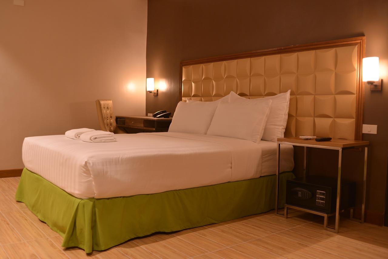 Robertson Hotel Naga  Luaran gambar