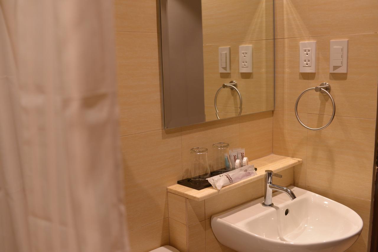 Robertson Hotel Naga  Luaran gambar